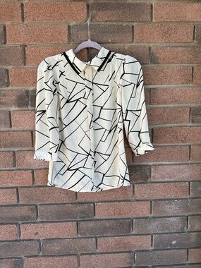 Moe Madien Cream Geometric Button-Front Blouse Size Medium